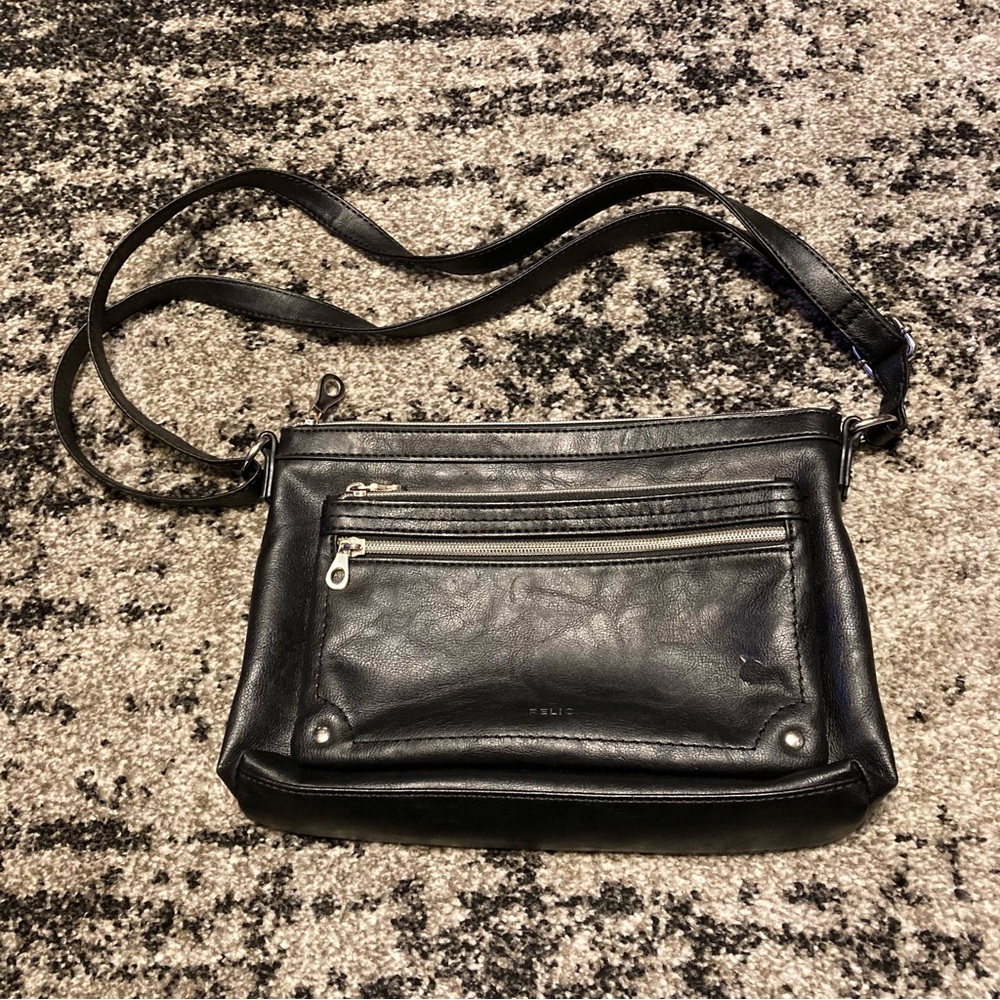 Purse all black relic